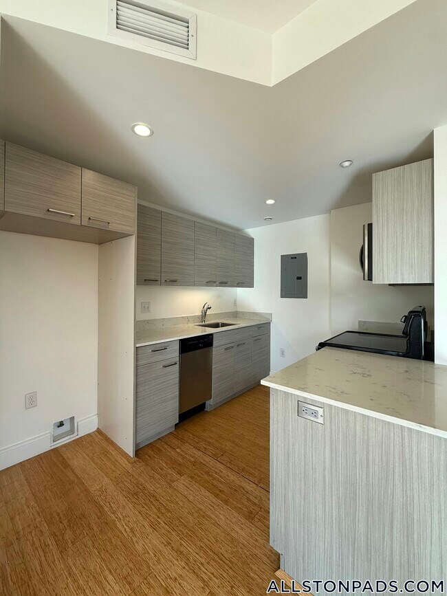 Building Photo - 40 Malvern St