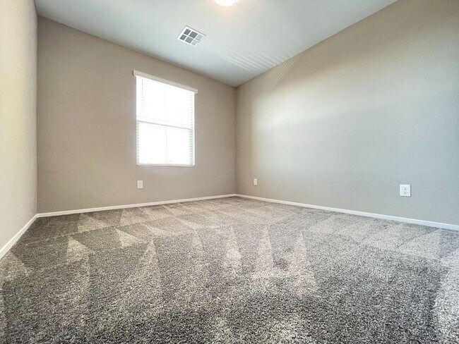 Foto del edificio - Stunning Summerlin Townhome with Private Downstairs Suite – Gated Community