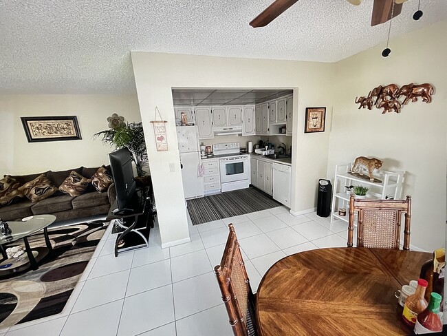 Building Photo - 760 Normandy Ln