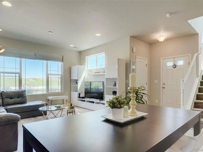 Building Photo - Charming 3BR Townhome in Aurora