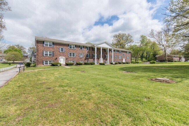 Building Photo - 120 Sycamore Ct