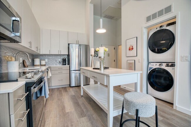 Interior Photo - Hamilton Crossing