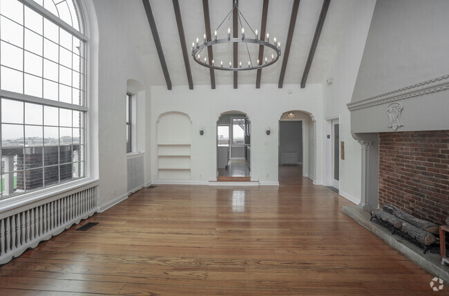 Penthouse/3BR, 3.5 BA - 2360 SF - PICCADILLY