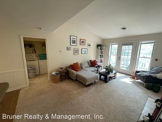 Building Photo - 1 br, 1 bath House - 13 Captain's Court, #8
