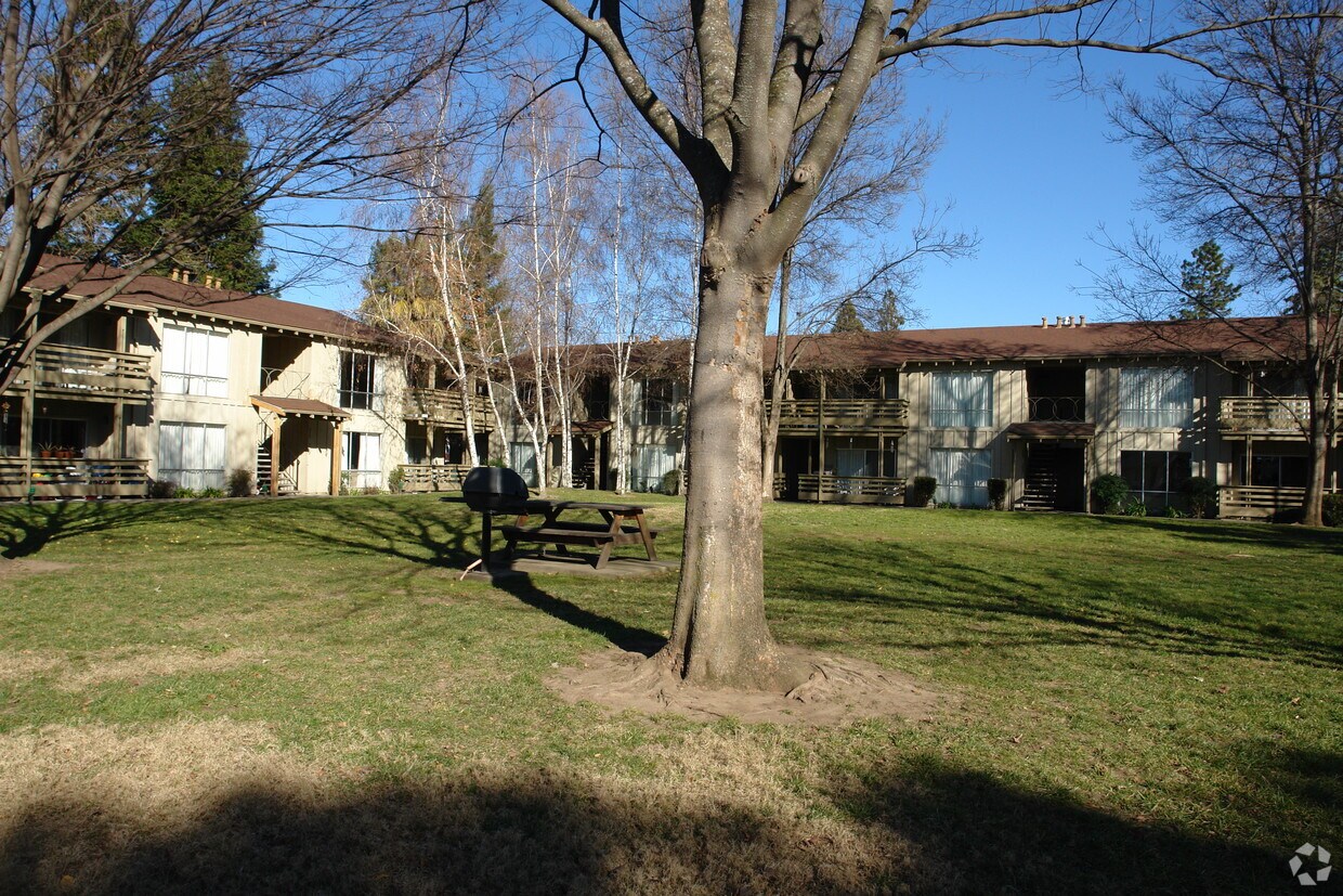 Foto del edificio - Sierra Manor Apartments