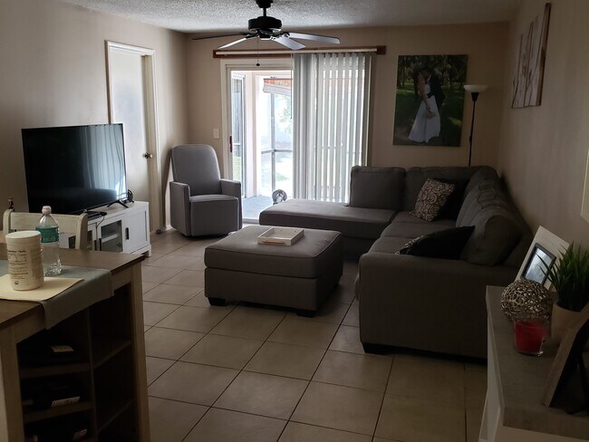 Living Room - 5265 E Bay Dr
