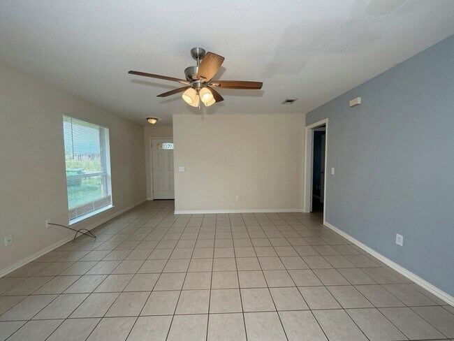 Foto del edificio - 931 Farmington Rd