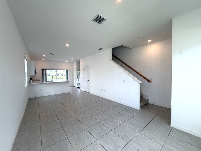 Foto del edificio - Westview End Unit Townhome
