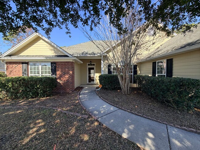 Foto del edificio - 4bd/2ba located in the Highlands Subdivision right off of Bemiss.