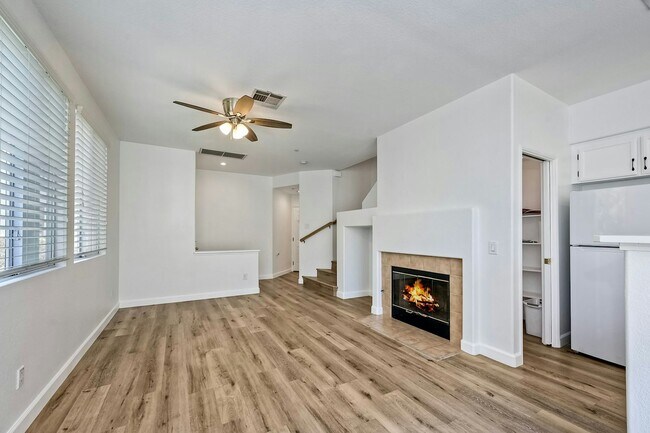 Building Photo - 582 Sweet Pea Place