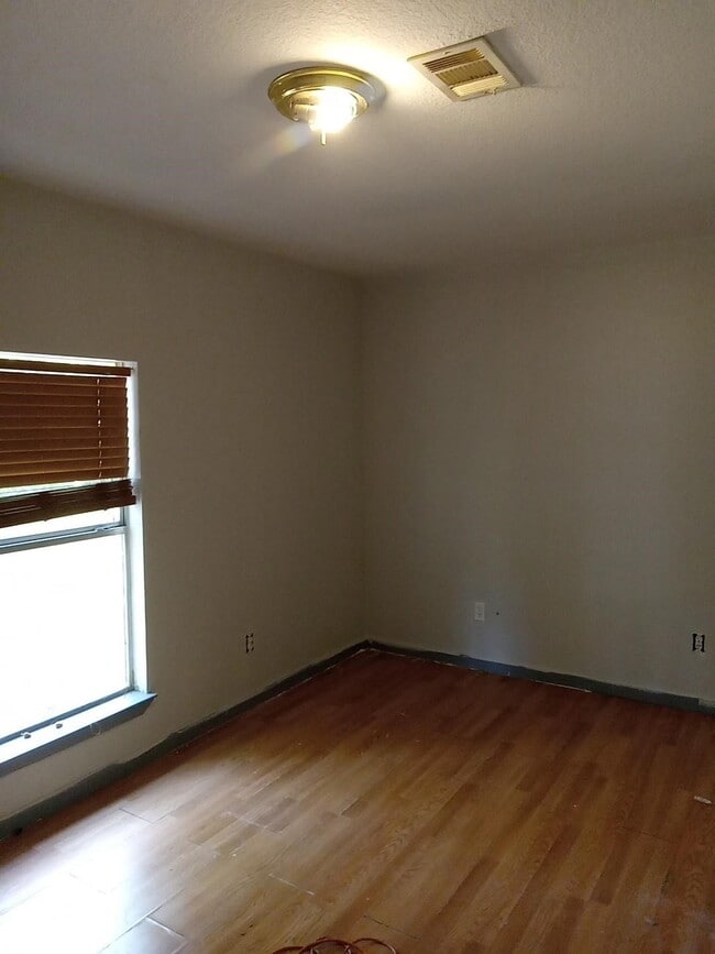 Building Photo - 6360 Oak Knoll Rd