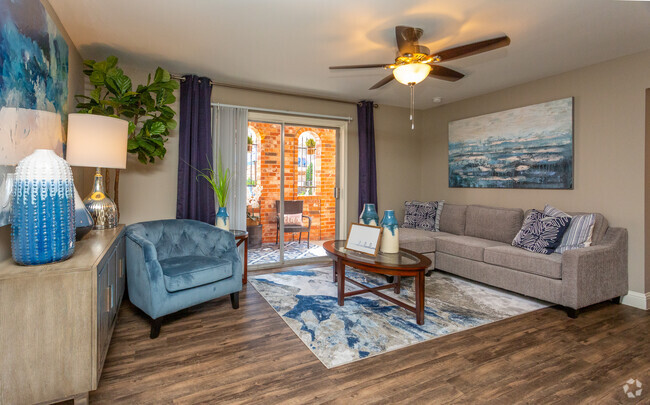 Living Area - Stratford House Apartments