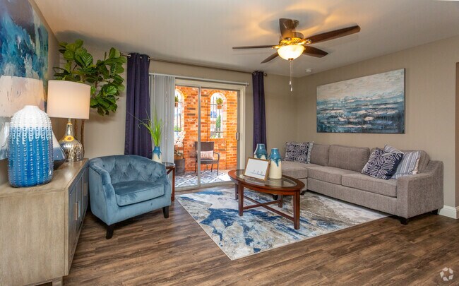 Living Area - Stratford House Apartments