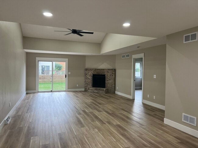 Foto del edificio - 109 Ravinia Dr