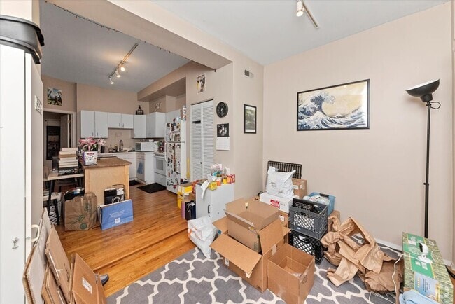 Building Photo - 4307 N Paulina St