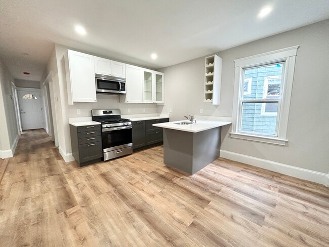 Building Photo - 21 Sudan St