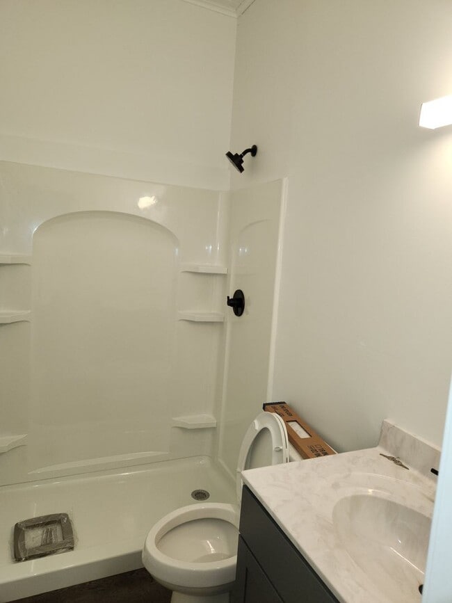 Building Photo - 2 bed 1 bath Furnished Apt in Downtown Bla...
