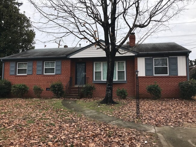 Building Photo - -- AVAILABLE JULY 1ST -- 3 BR / 1 BA West ...