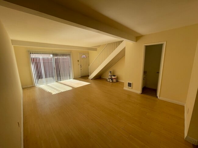 Foto del edificio - 719 N Eucalyptus Ave