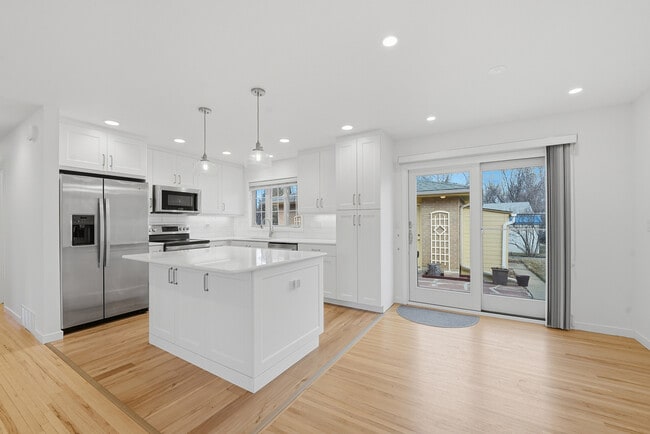 Building Photo - 3505 Martin Dr