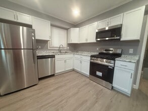 Building Photo - 450 Tomahawk St