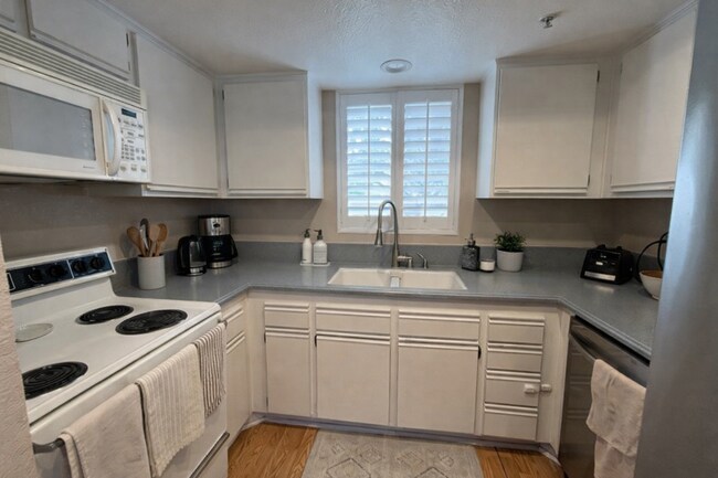 Foto del edificio - 2 Bedroom Condo in Orange