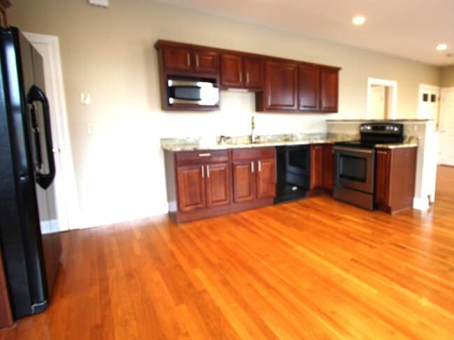 Building Photo - 53 E Central St