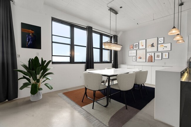 Building Photo - 437 D St