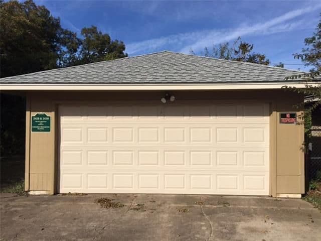Building Photo - 2430 Lakeview Cir