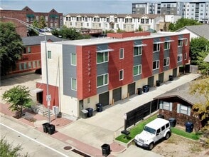 Building Photo - 1 Bed, 1.5 Bath Apartment on Northgate! Minutes from TAMU
