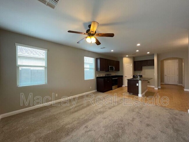 Building Photo - 1728 W Loemann Dr