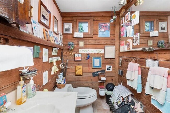 Foto del edificio - 2 br, 2.5 bath House - 305 West Main Road