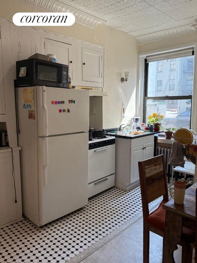Foto del edificio - 532 W 50th St