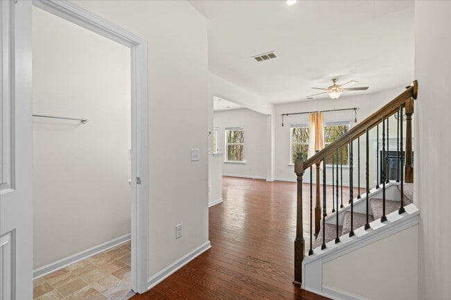 Foto del edificio - 1407 Red Hill Dr