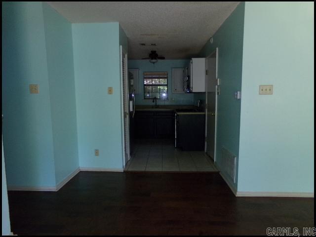Building Photo - 222 Valley View Dr