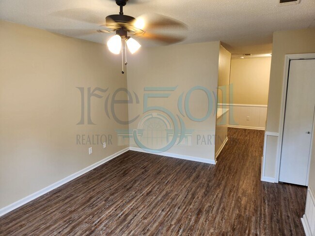 Foto del edificio - Newly Remodeled Townhouse in Hillcrest Area