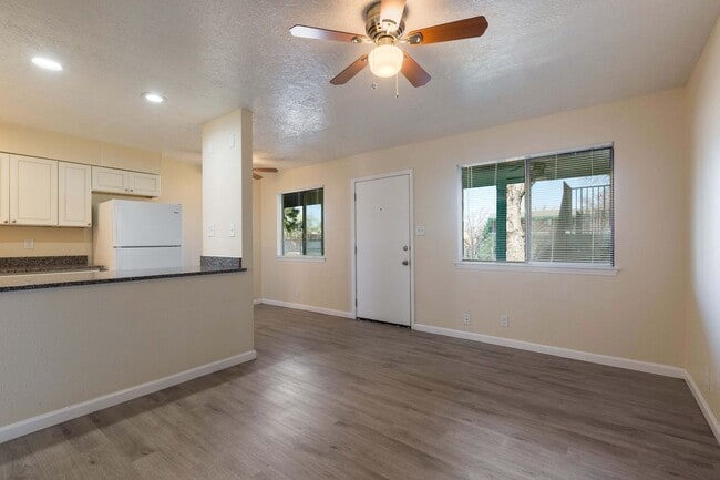 Foto del interior - CRESTWOOD APARTMENTS