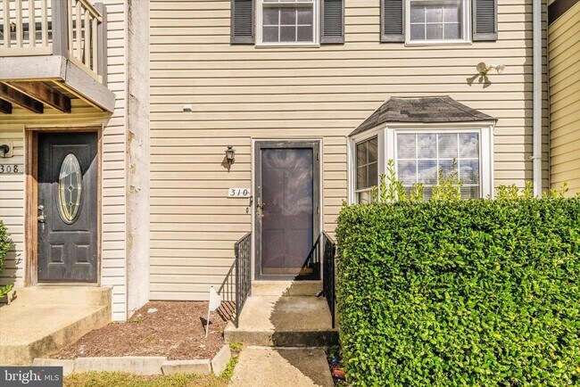 Foto del edificio - 310 Harry S Truman Dr