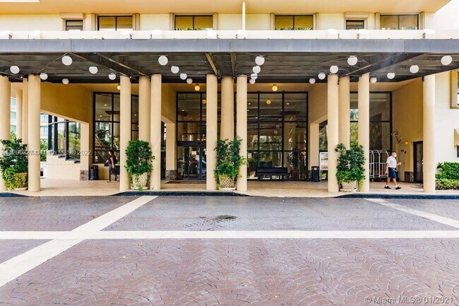 Building Photo - 10185 Collins Ave