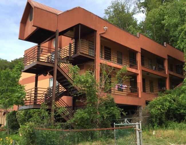 Foto del edificio - 589 Fairview Ave