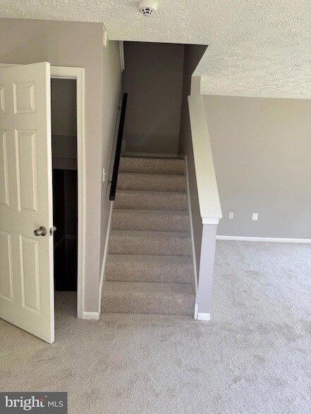 Foto del edificio - 2712 Red Oak Ln