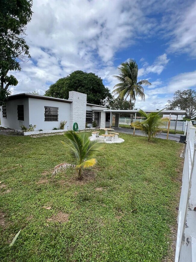 Foto del edificio - 9626 NW 26th Ave