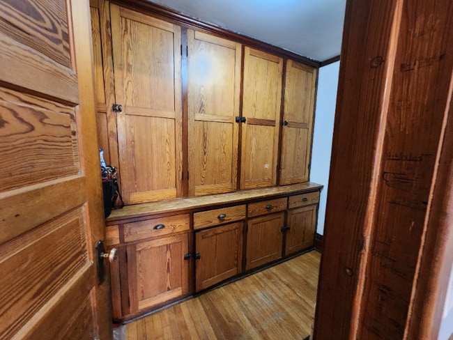 Building Photo - 410 S Parker Dr