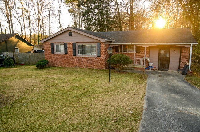 Building Photo - 1460 Willow Dr