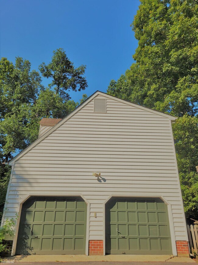 Foto del edificio - 6000 Pleasant Pond Ct