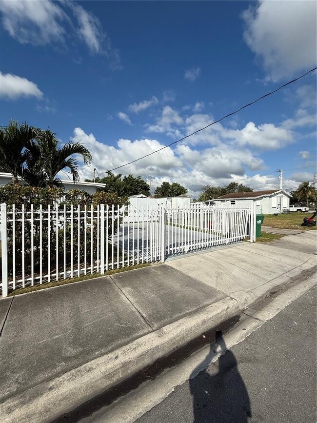 Building Photo - 22020 SW 114th Ave