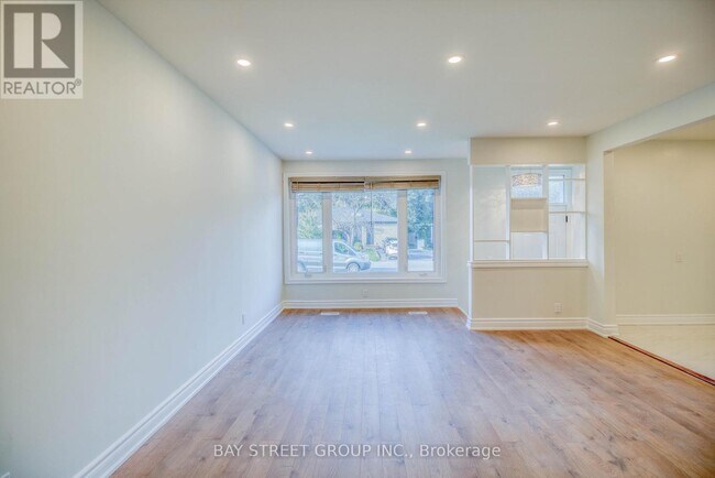 Photo du bâtiment - 65 Davis Rd