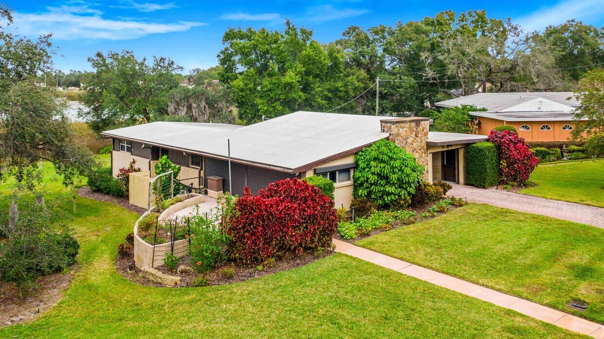 Primary Photo - Charming 3 Bedroom, 2 Bath Single Family H...