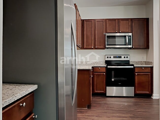 Building Photo - 118 Maywood Drive