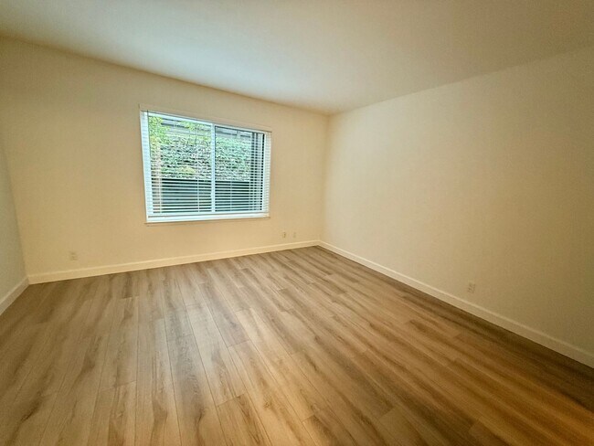 Building Photo - SAN CARLOS - Newly Remodeled 1 Bedroom Con...